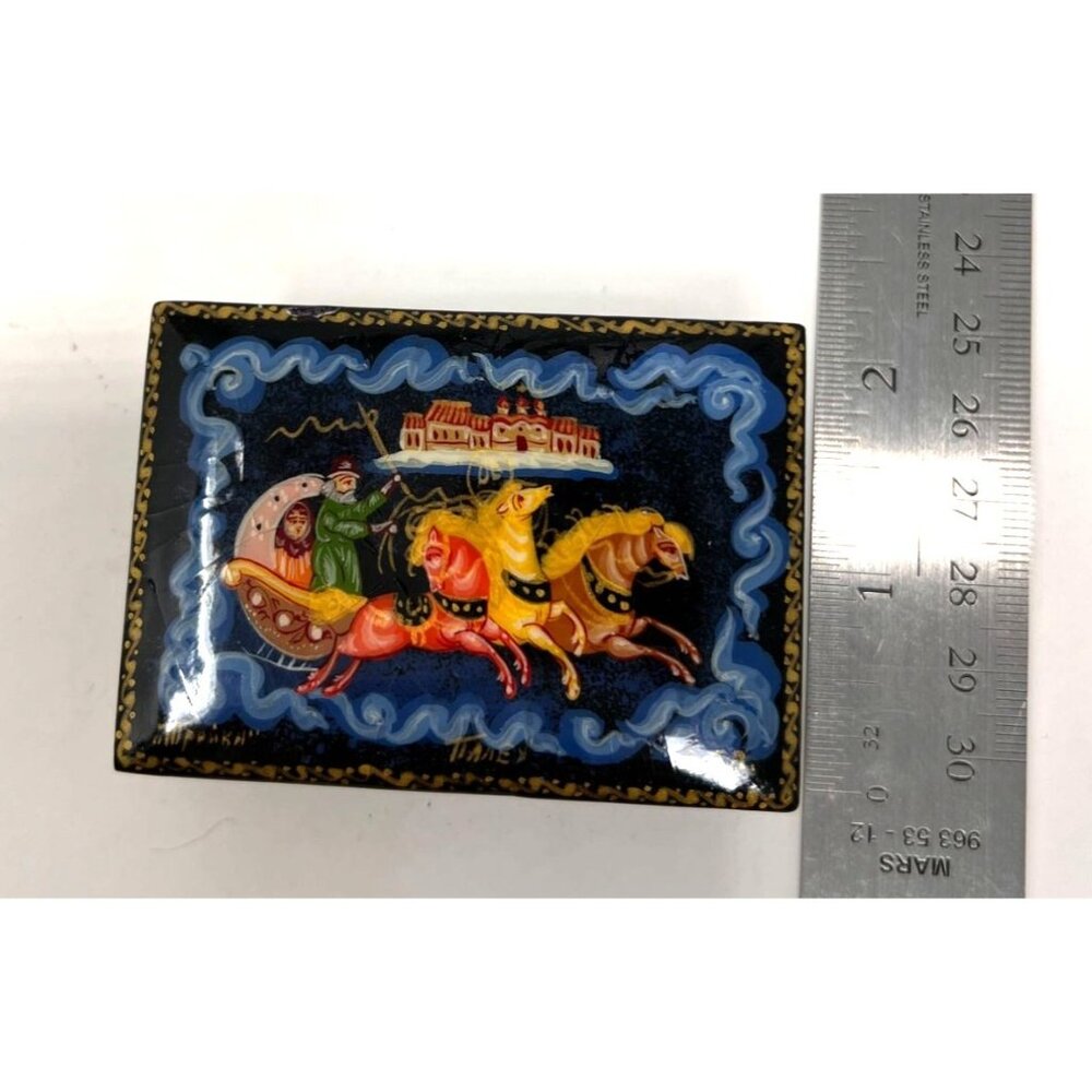 Vintage Russian Hand Painted Lacquer Trinket Box Troika Fairy Tale Red  2" x 3" - Picture 8 of 10